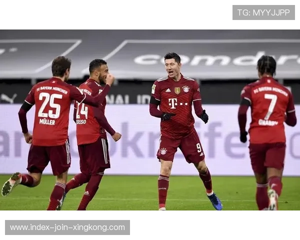 拜仁莱万中路支点回做队友推射入网