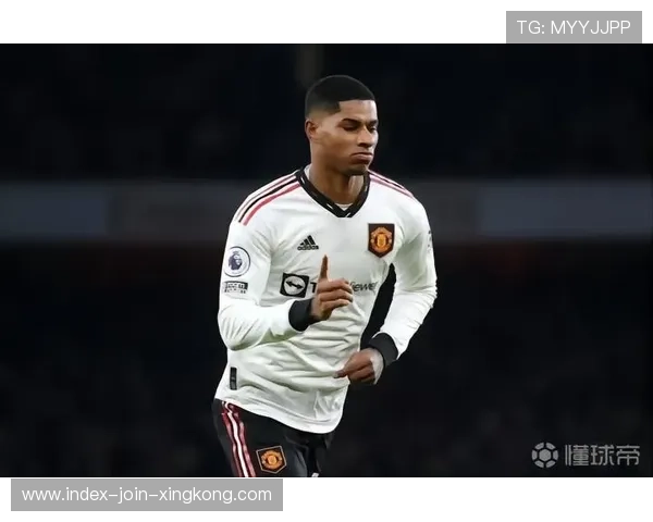 拉什福德弧顶远射直挂球网曼联领先